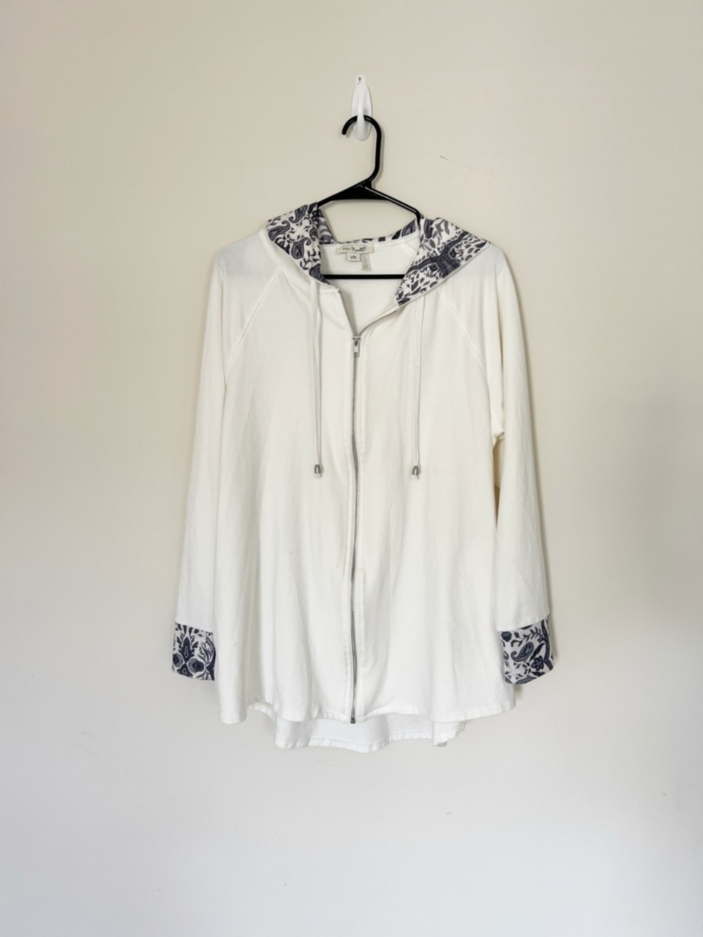 Simply Noelle White Zip Hoodie Jacket L/XL Navy Paisley Print Trim